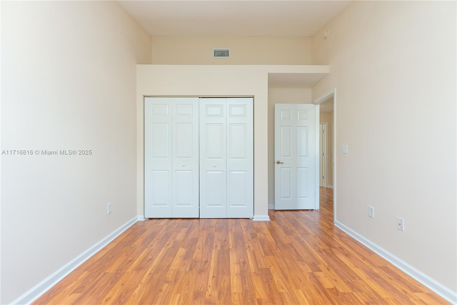 SUNSET PLAZA - Residential Lease