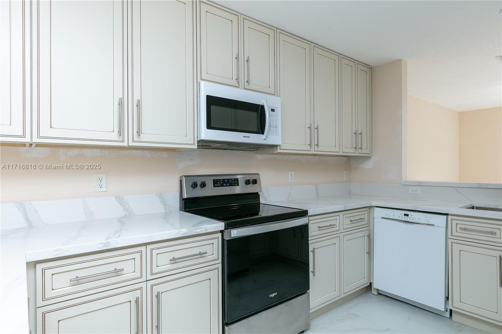 SUNSET PLAZA - Residential Lease