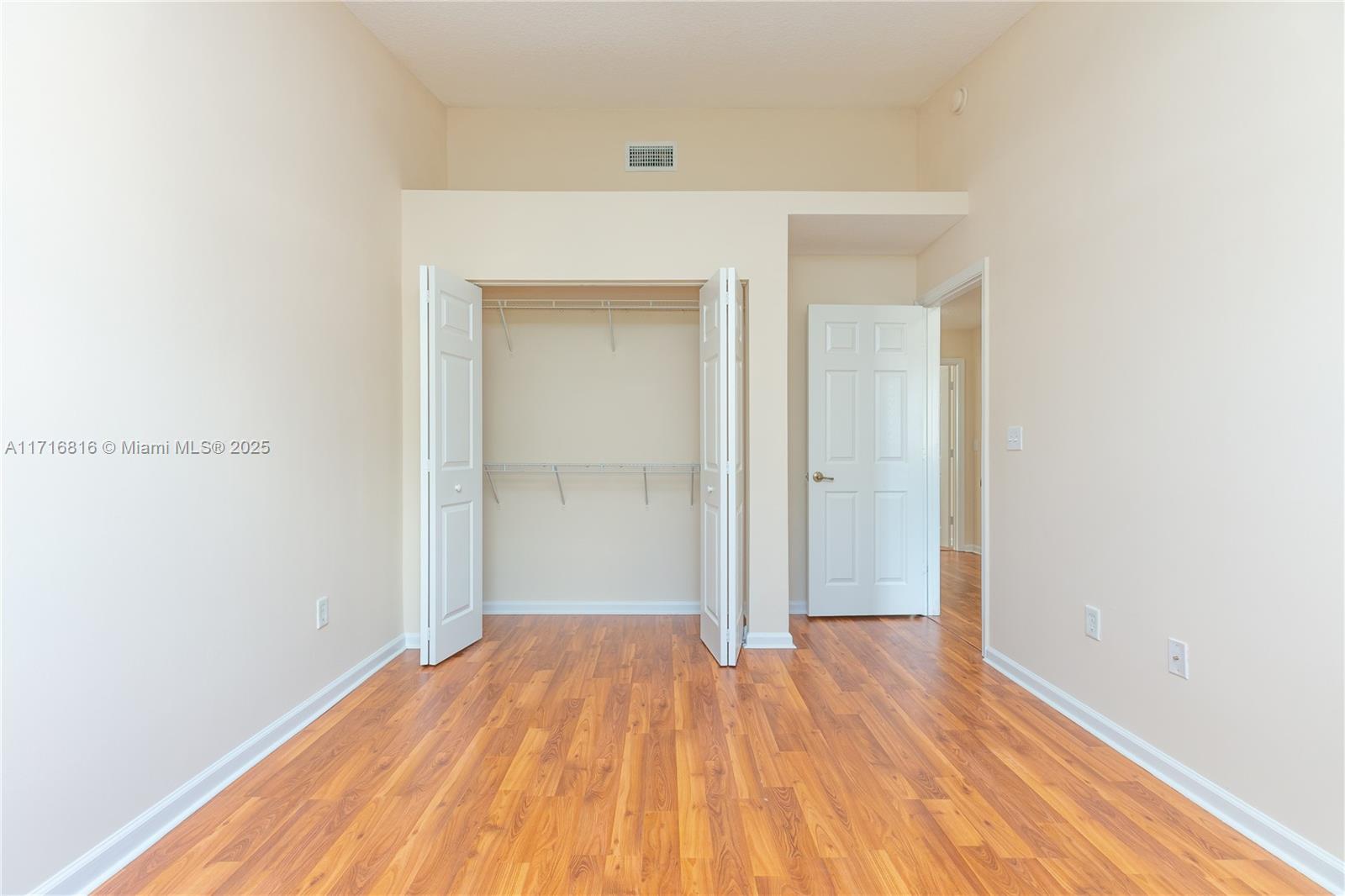 SUNSET PLAZA - Residential Lease
