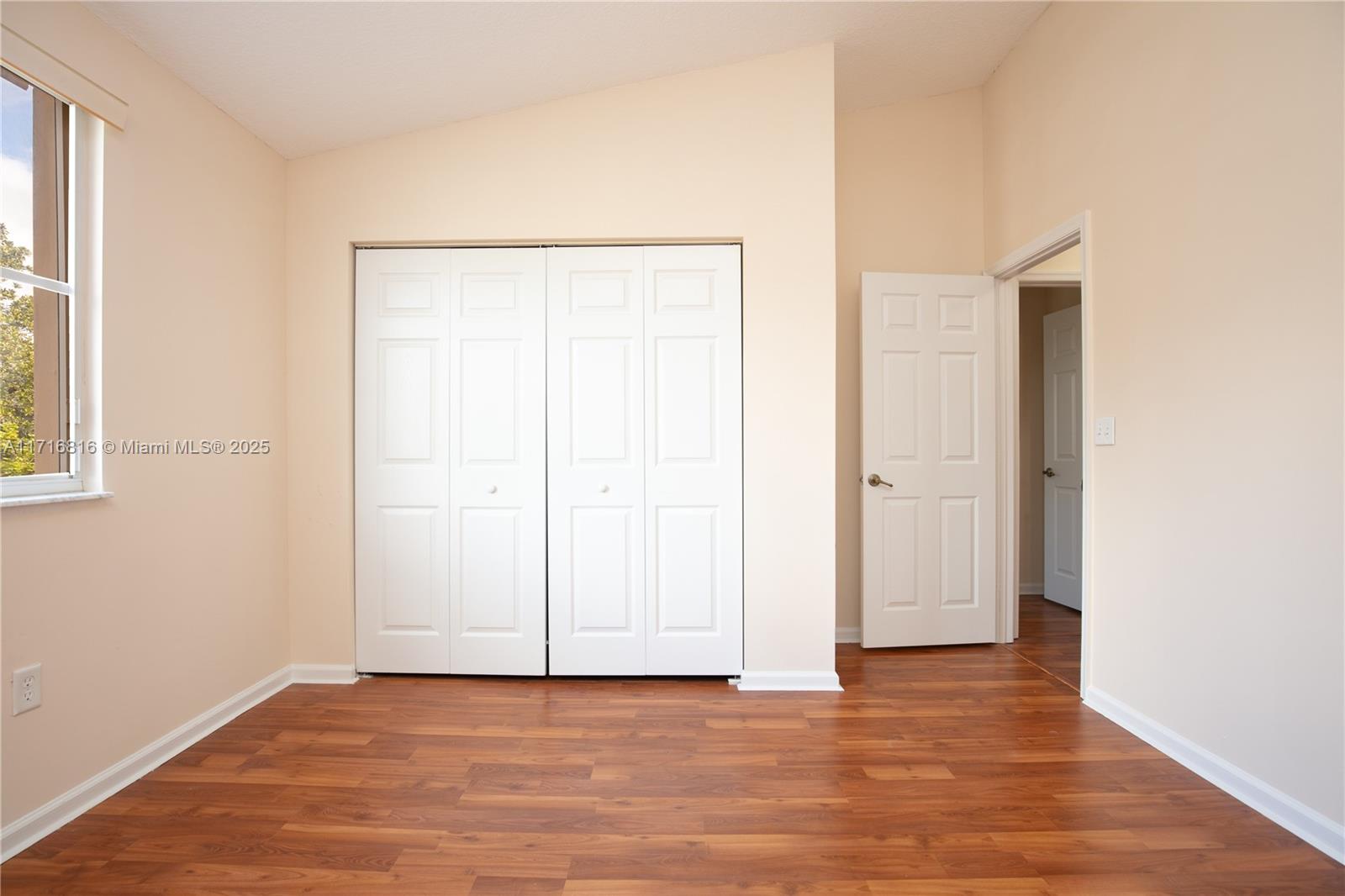 SUNSET PLAZA - Residential Lease