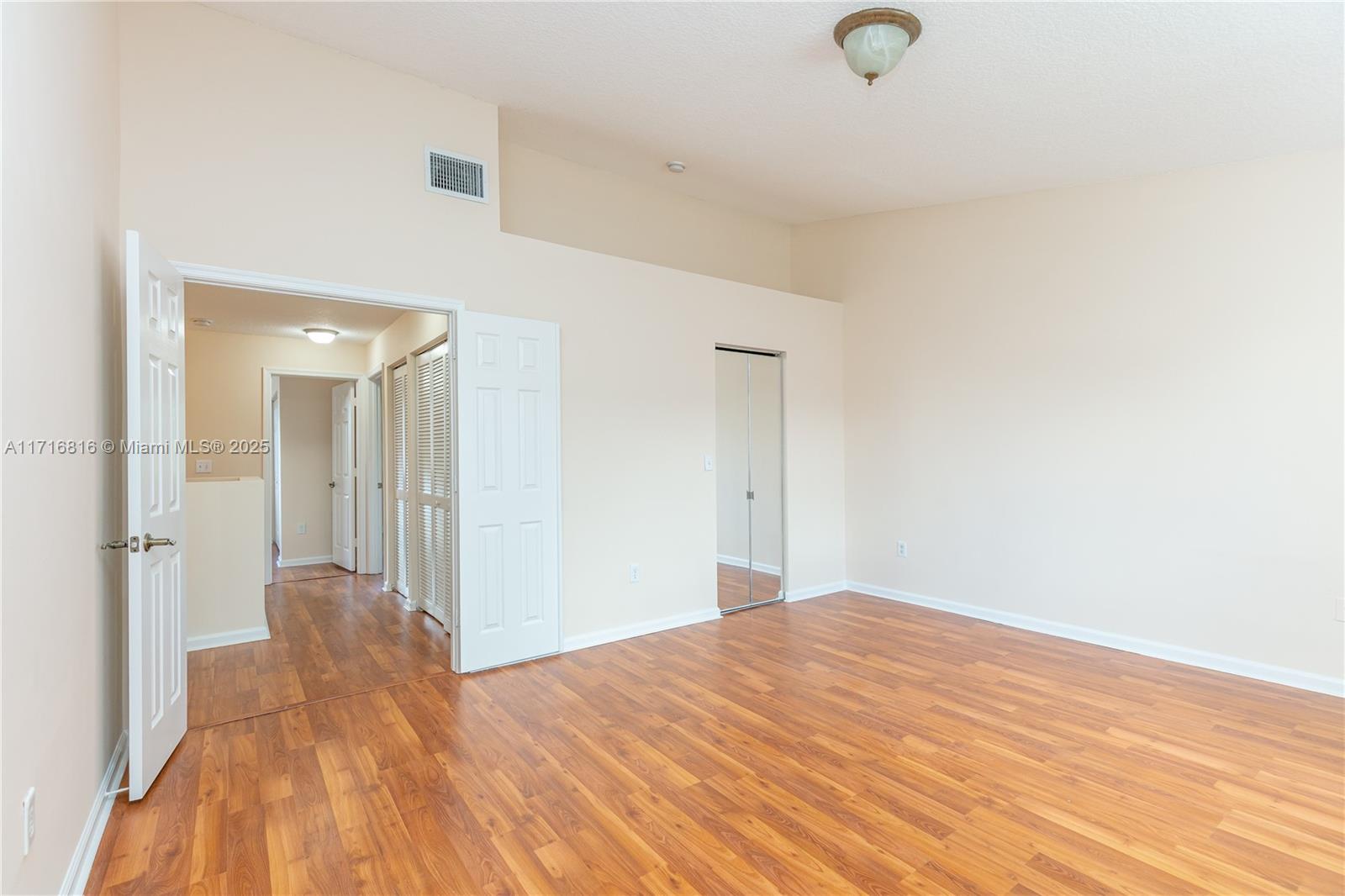 SUNSET PLAZA - Residential Lease