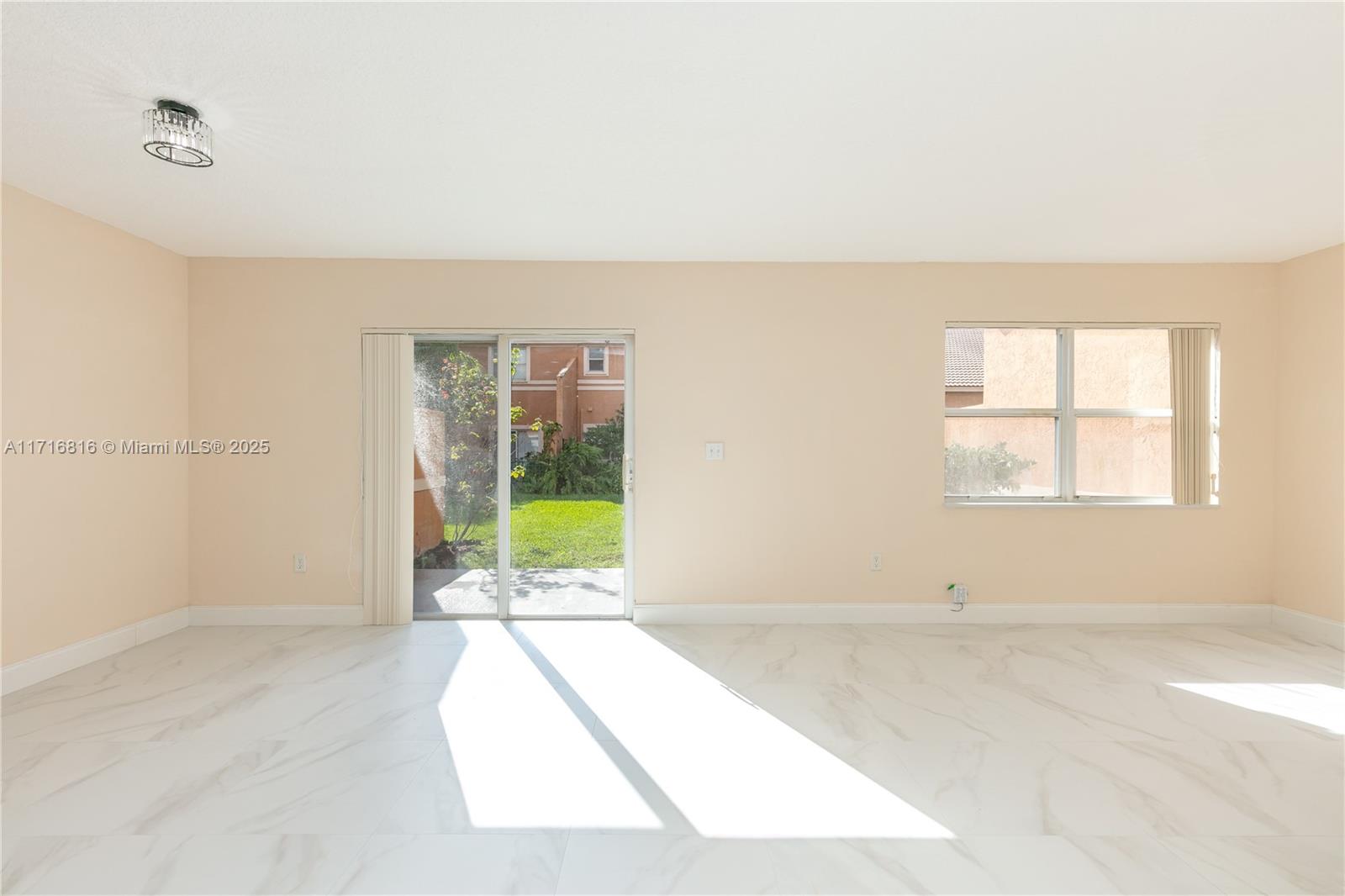 SUNSET PLAZA - Residential Lease