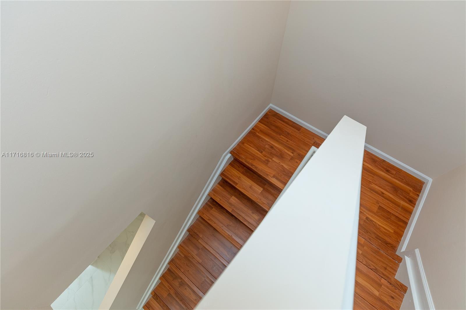 SUNSET PLAZA - Residential Lease