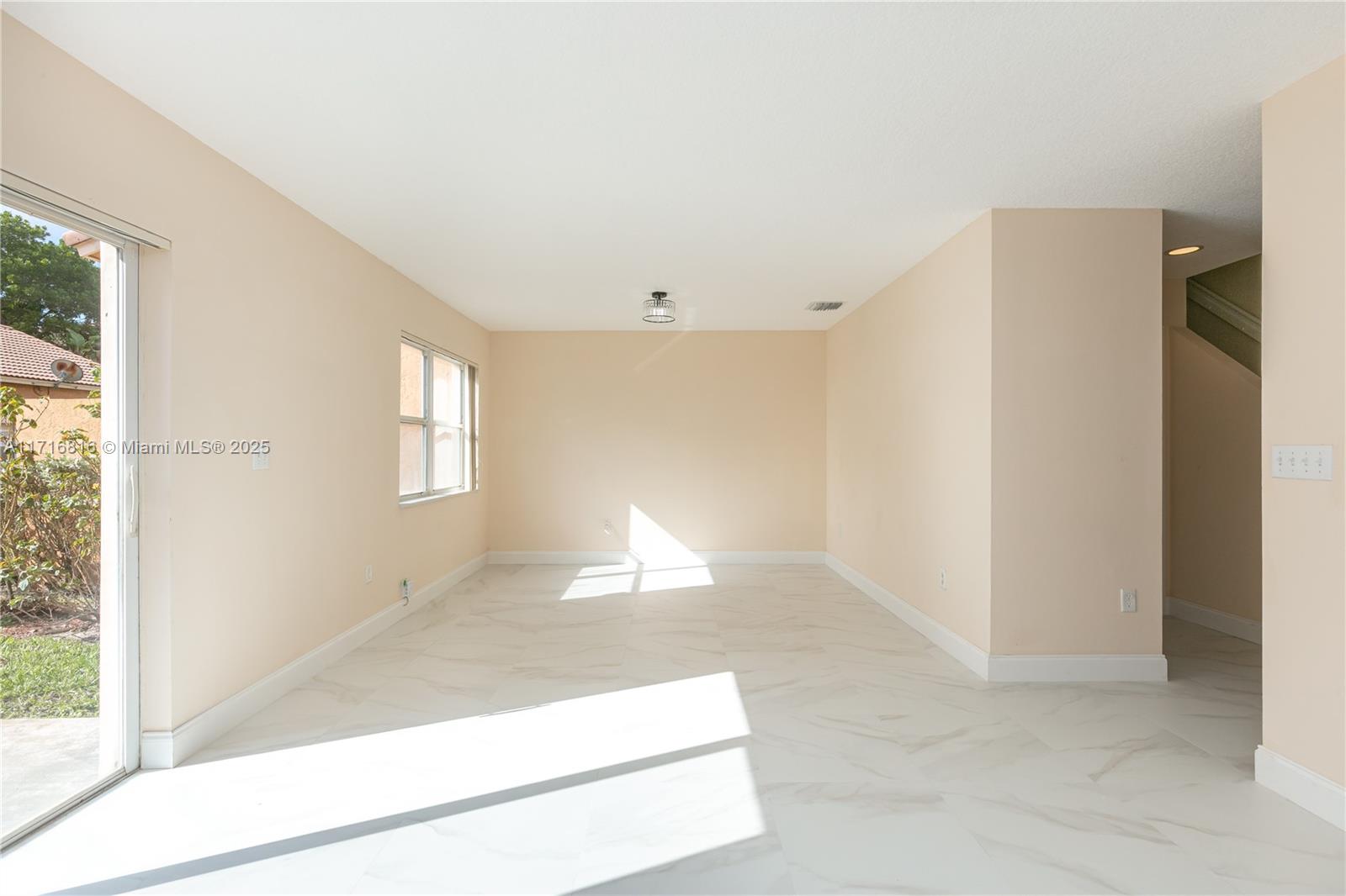 SUNSET PLAZA - Residential Lease