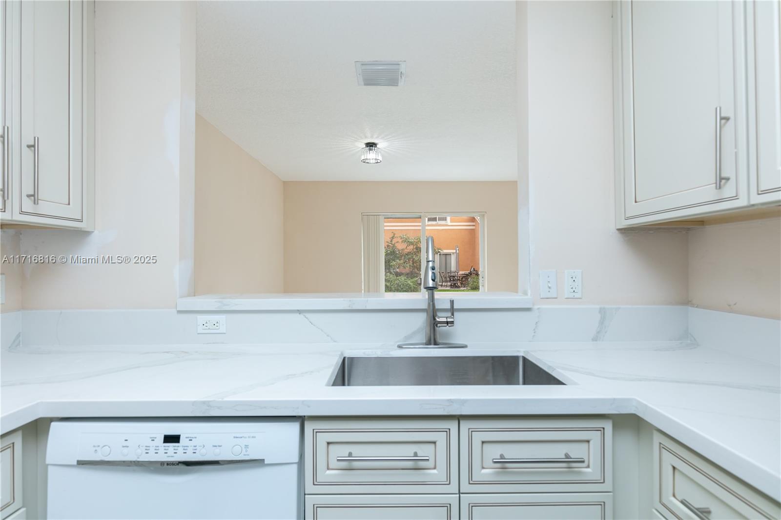 SUNSET PLAZA - Residential Lease