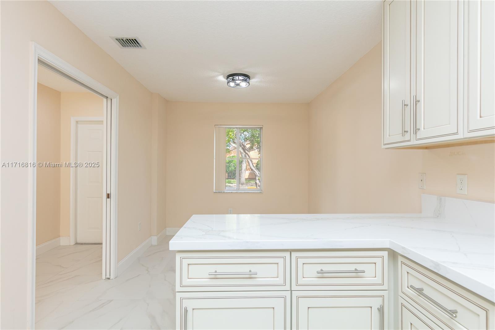 SUNSET PLAZA - Residential Lease