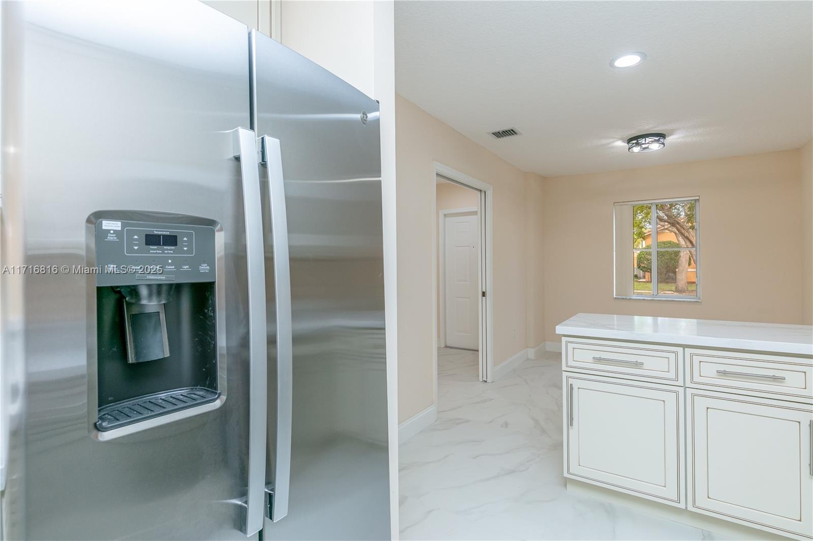SUNSET PLAZA - Residential Lease