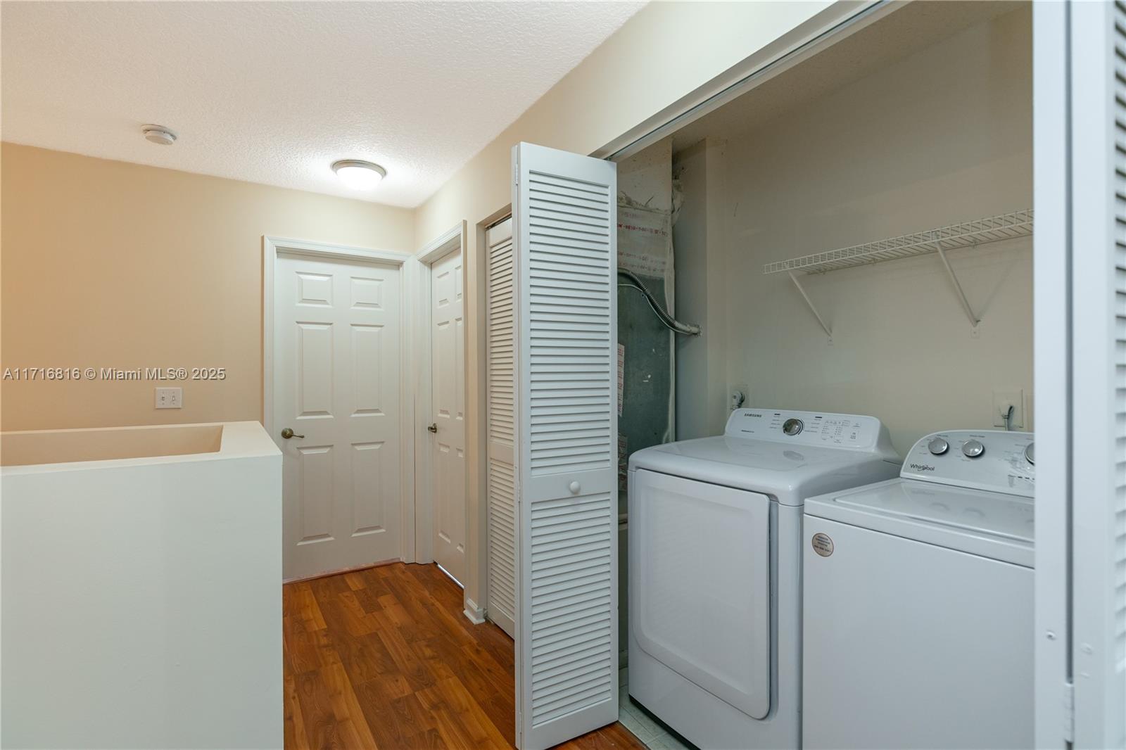 SUNSET PLAZA - Residential Lease