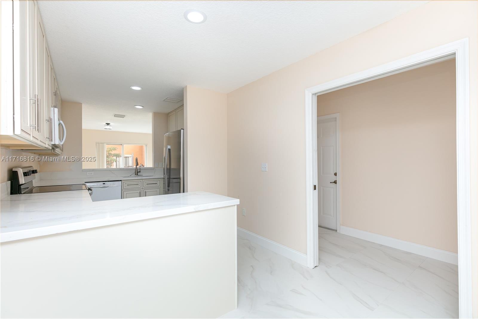 SUNSET PLAZA - Residential Lease