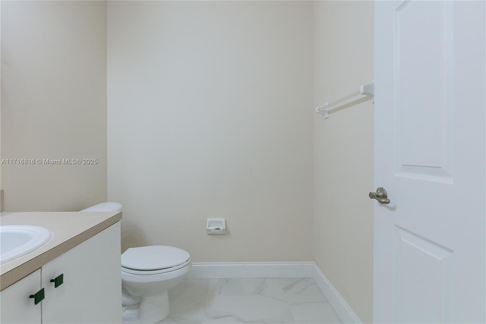 SUNSET PLAZA - Residential Lease