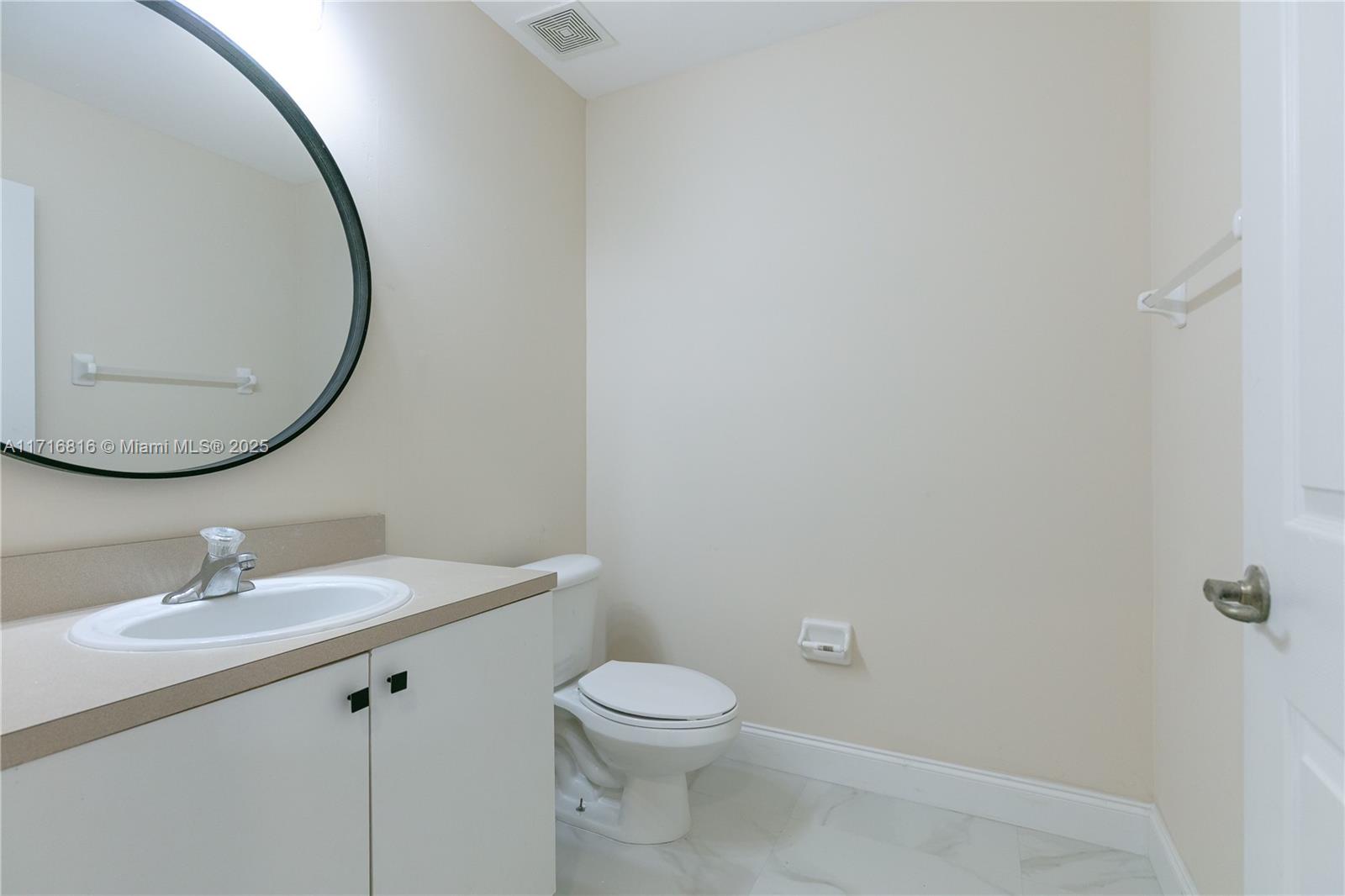 SUNSET PLAZA - Residential Lease
