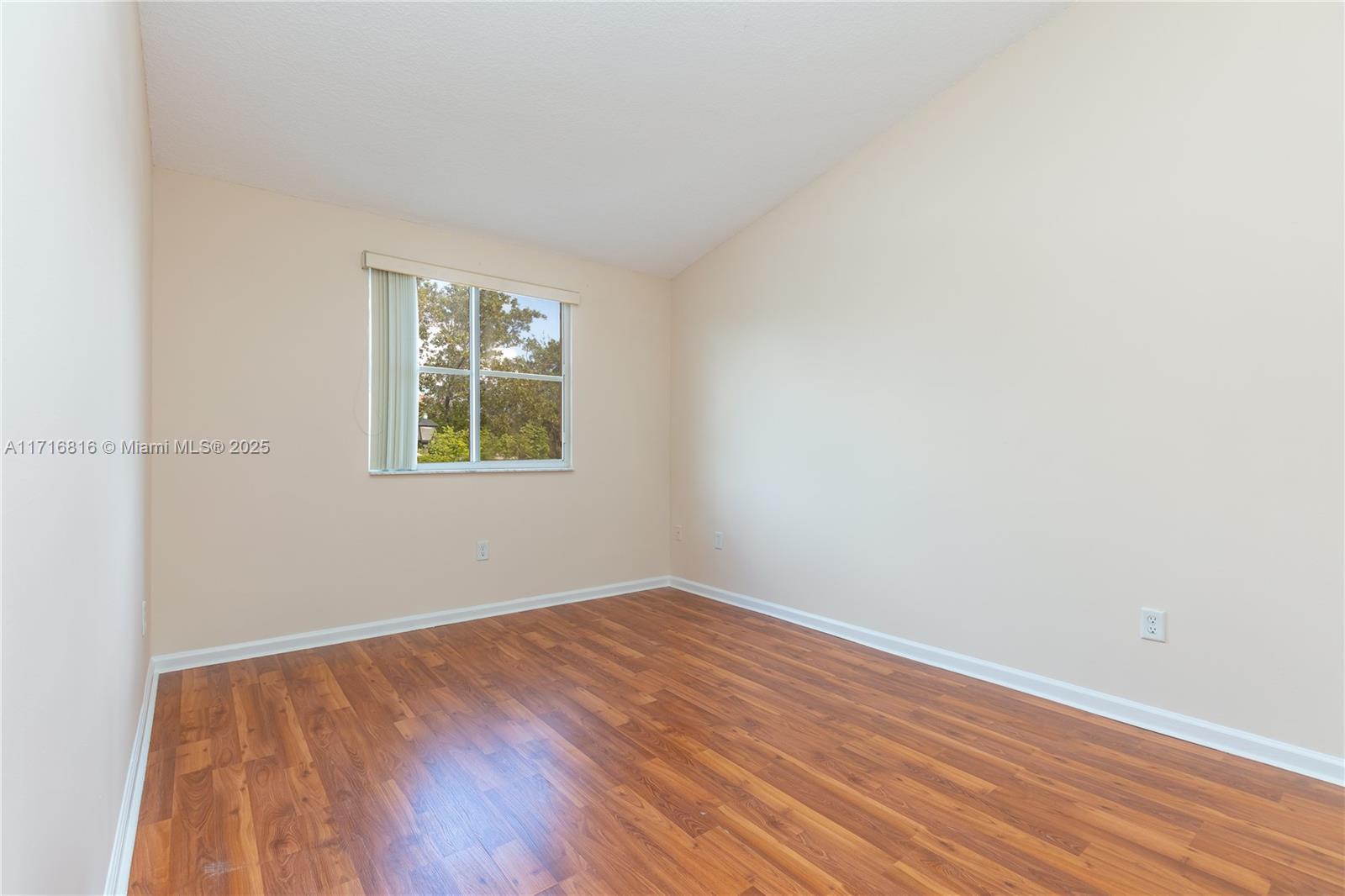 SUNSET PLAZA - Residential Lease