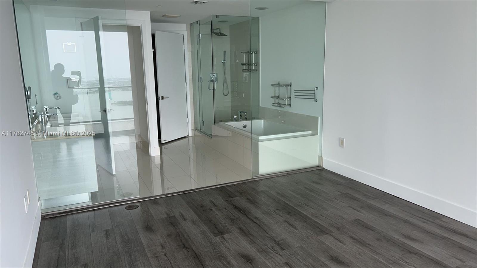 PARAISO BAY CONDO - Residential