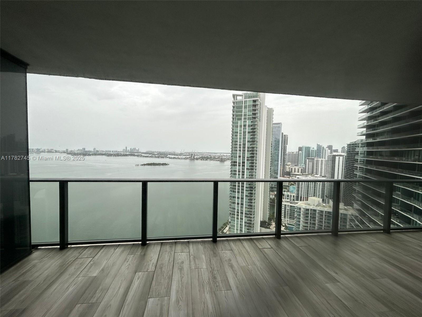 PARAISO BAY CONDO - Residential