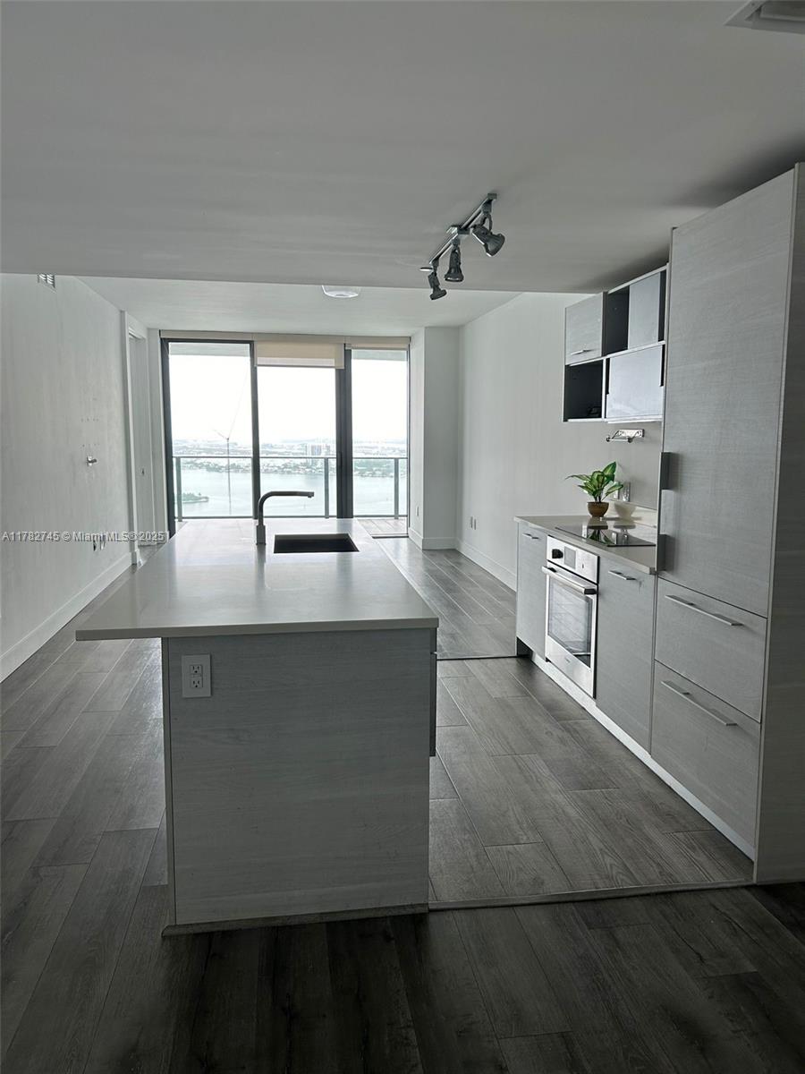 PARAISO BAY CONDO - Residential