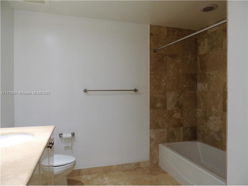 DUO COMDOMINIUM EAST - Residential