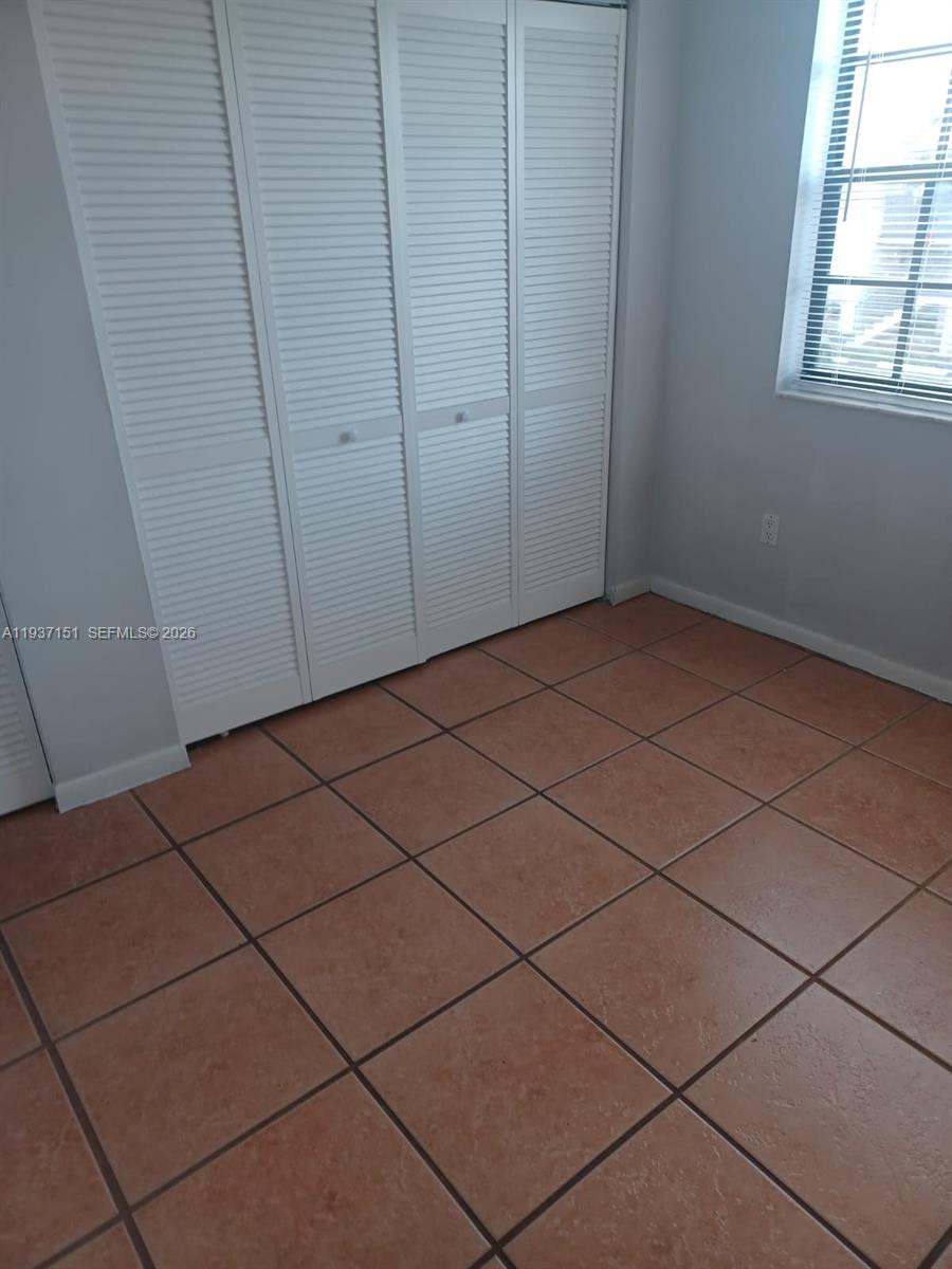 LAKESHORE CONDO 4 - Residential