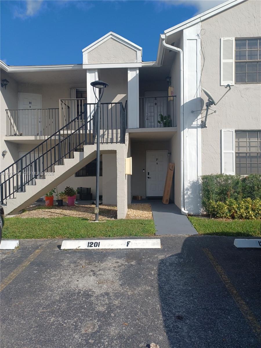 LAKESHORE CONDO 4 - Residential