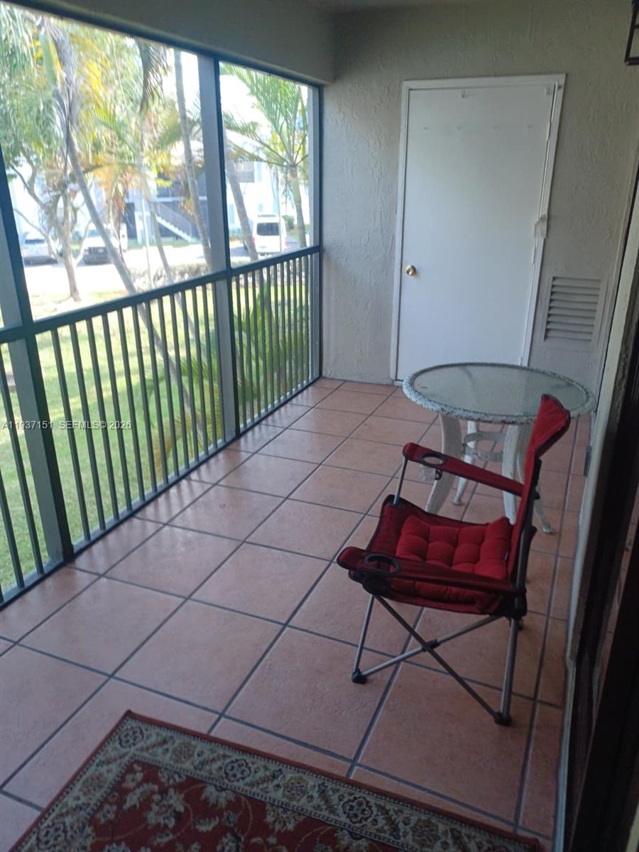 LAKESHORE CONDO 4 - Residential