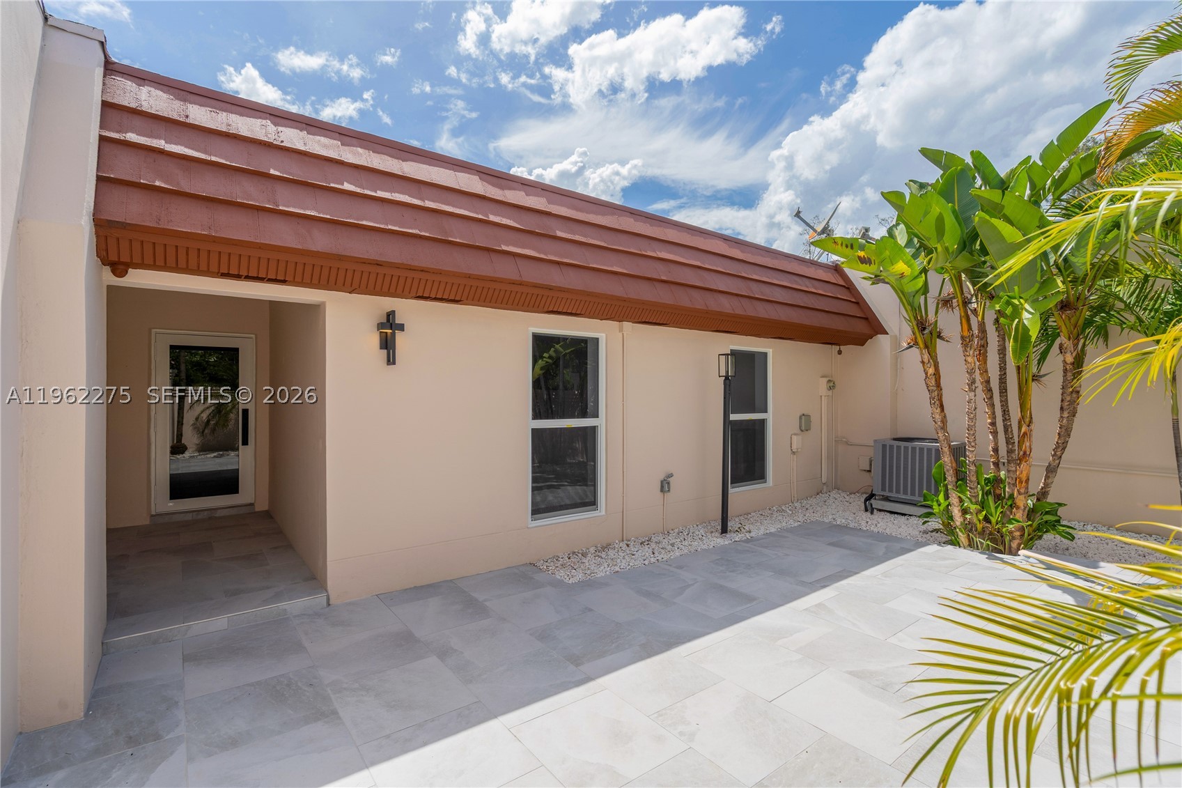 MIAMI LAKES GOLF COURSE V - Residential