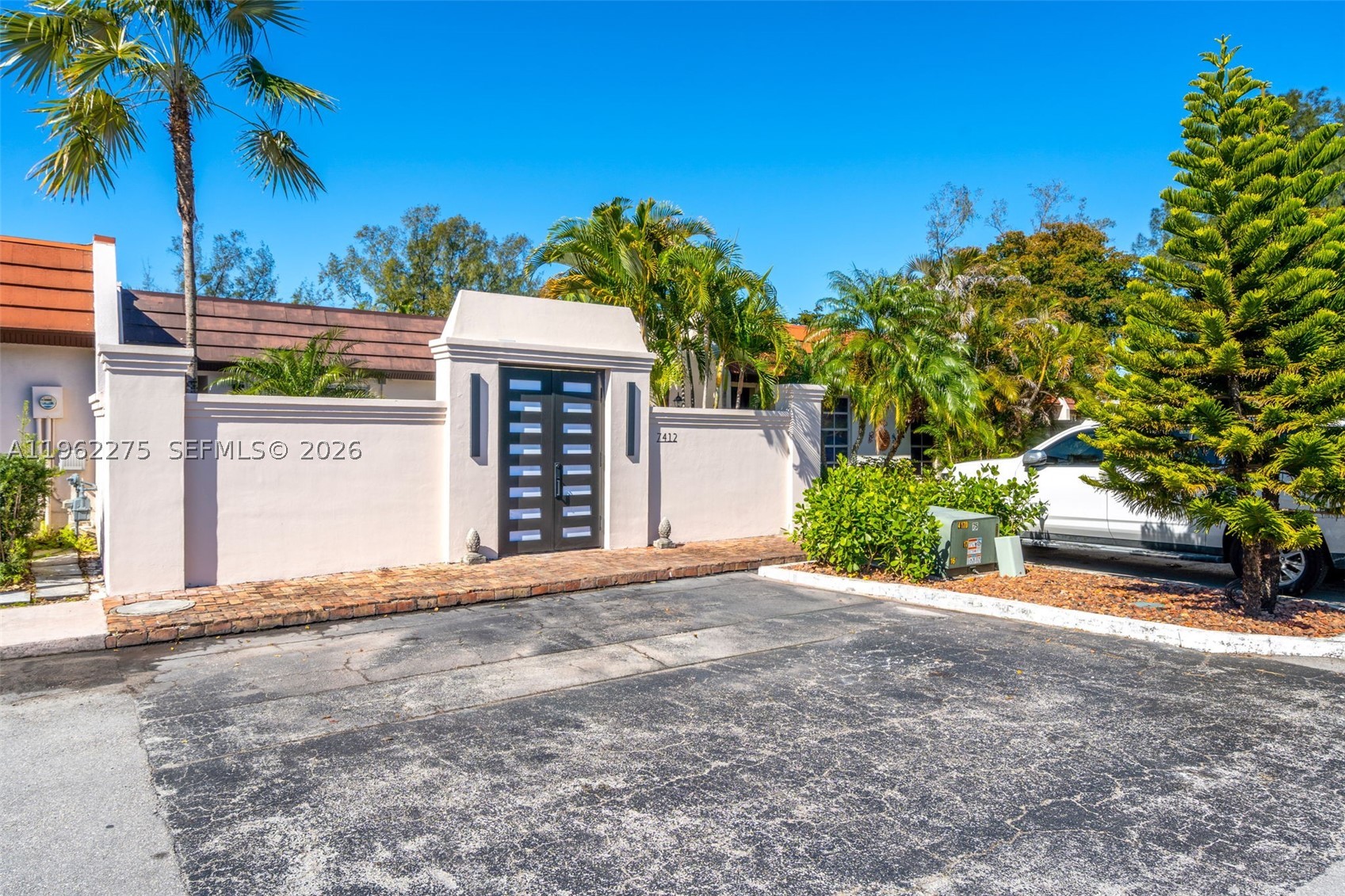 MIAMI LAKES GOLF COURSE V - Residential