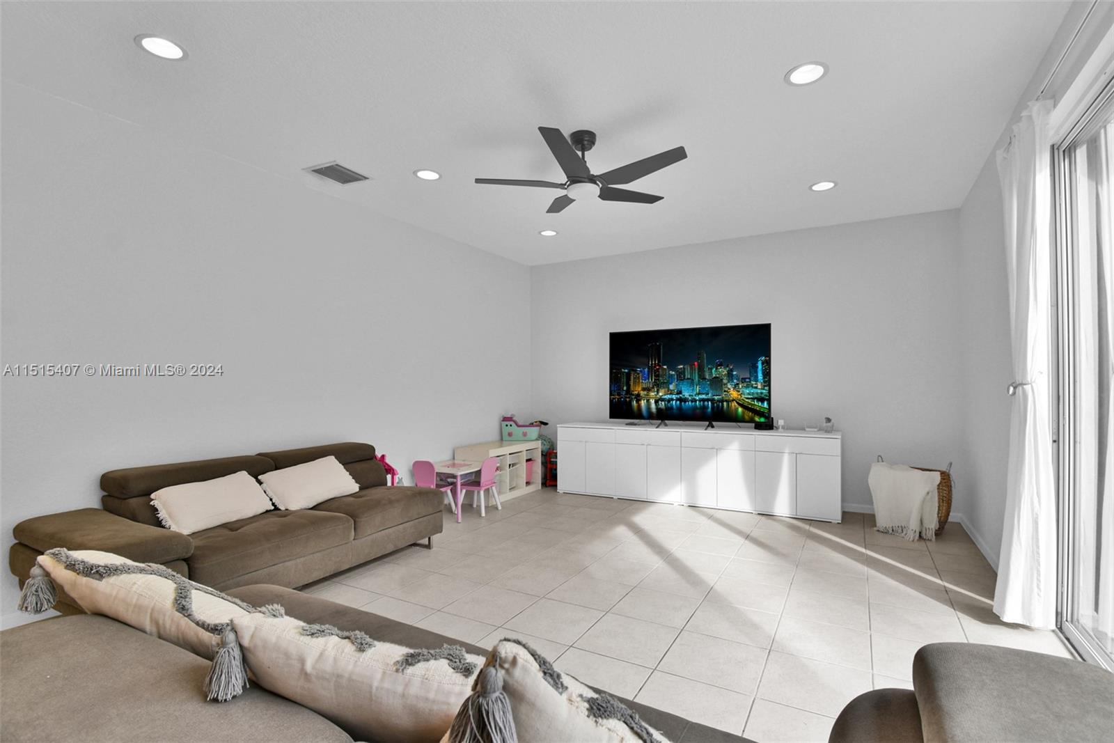 RIVIERA ISLES III - Residential