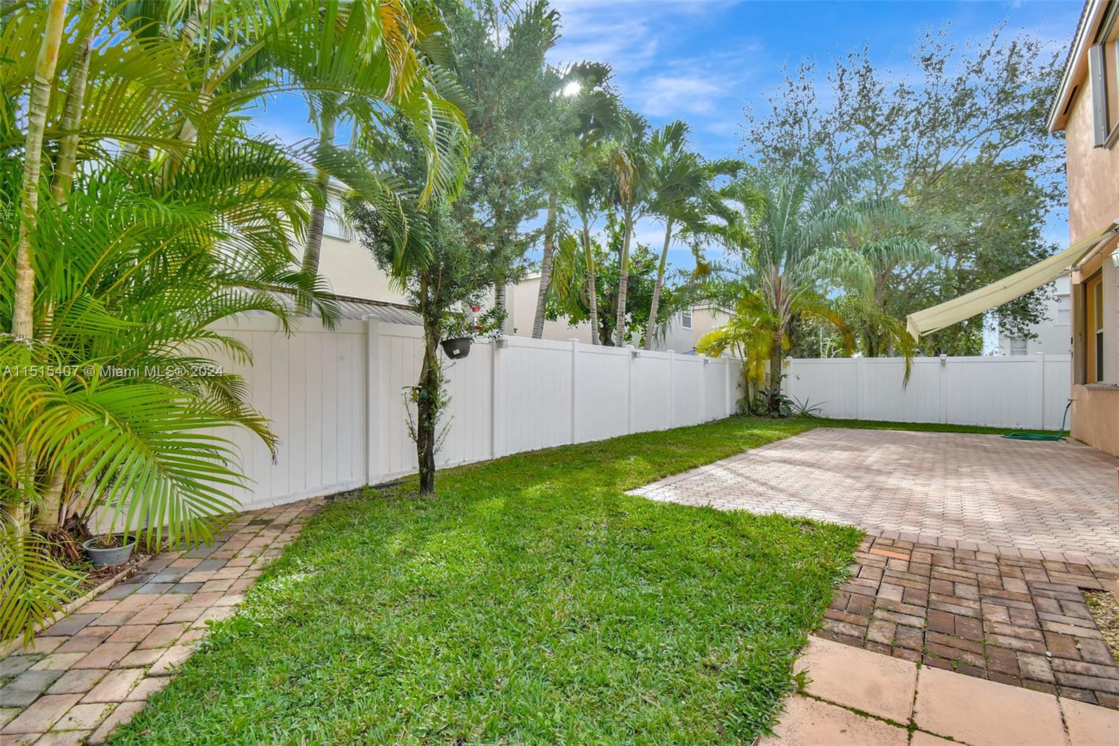 RIVIERA ISLES III - Residential