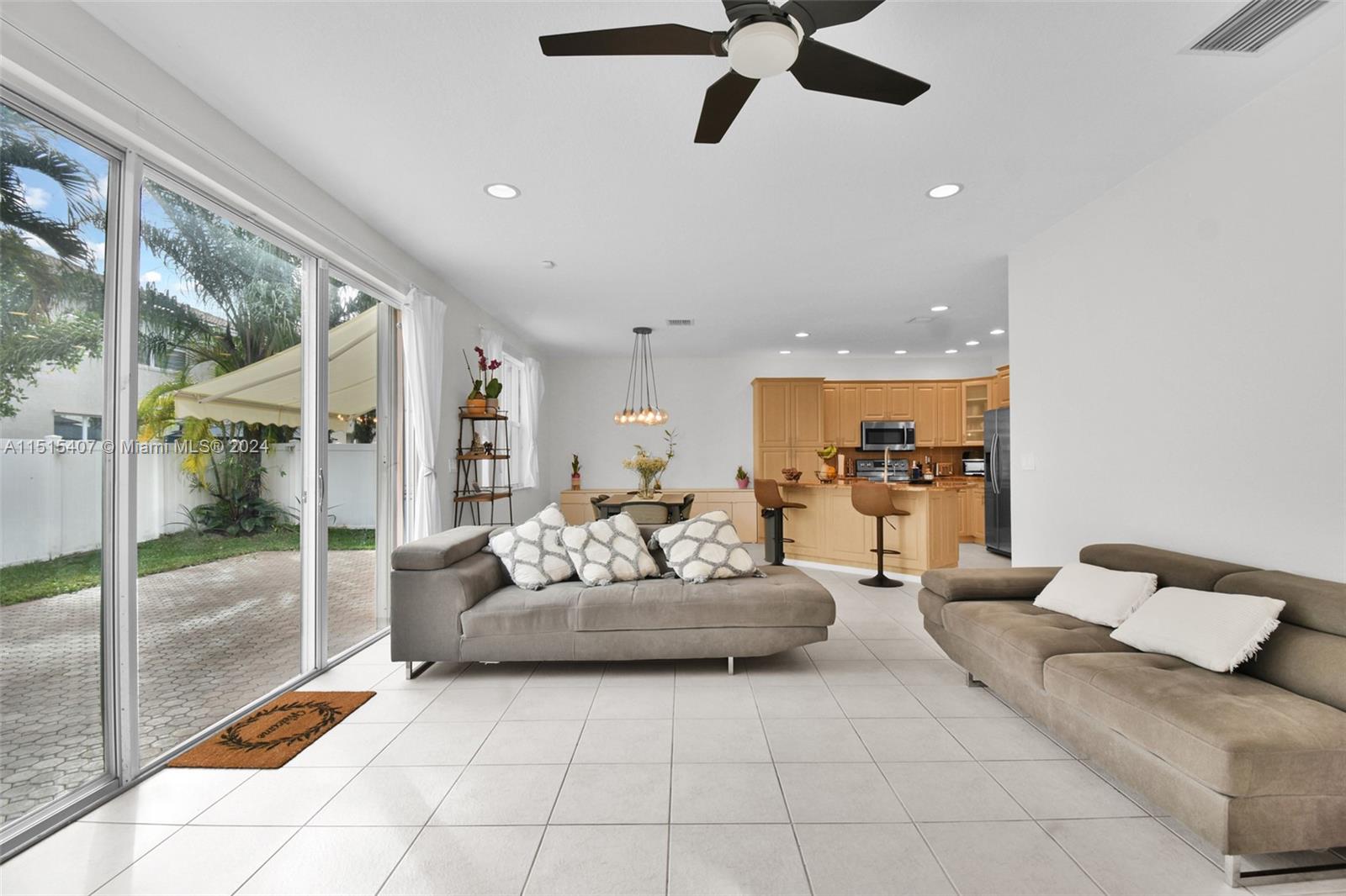 RIVIERA ISLES III - Residential