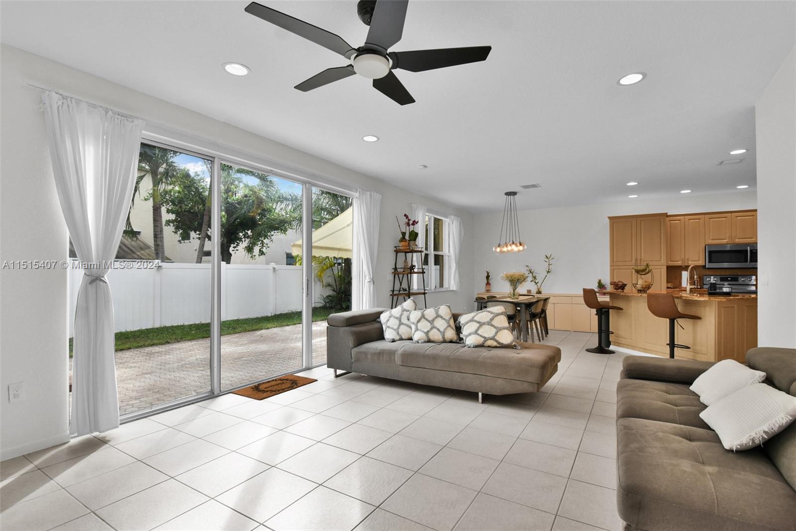 RIVIERA ISLES III - Residential