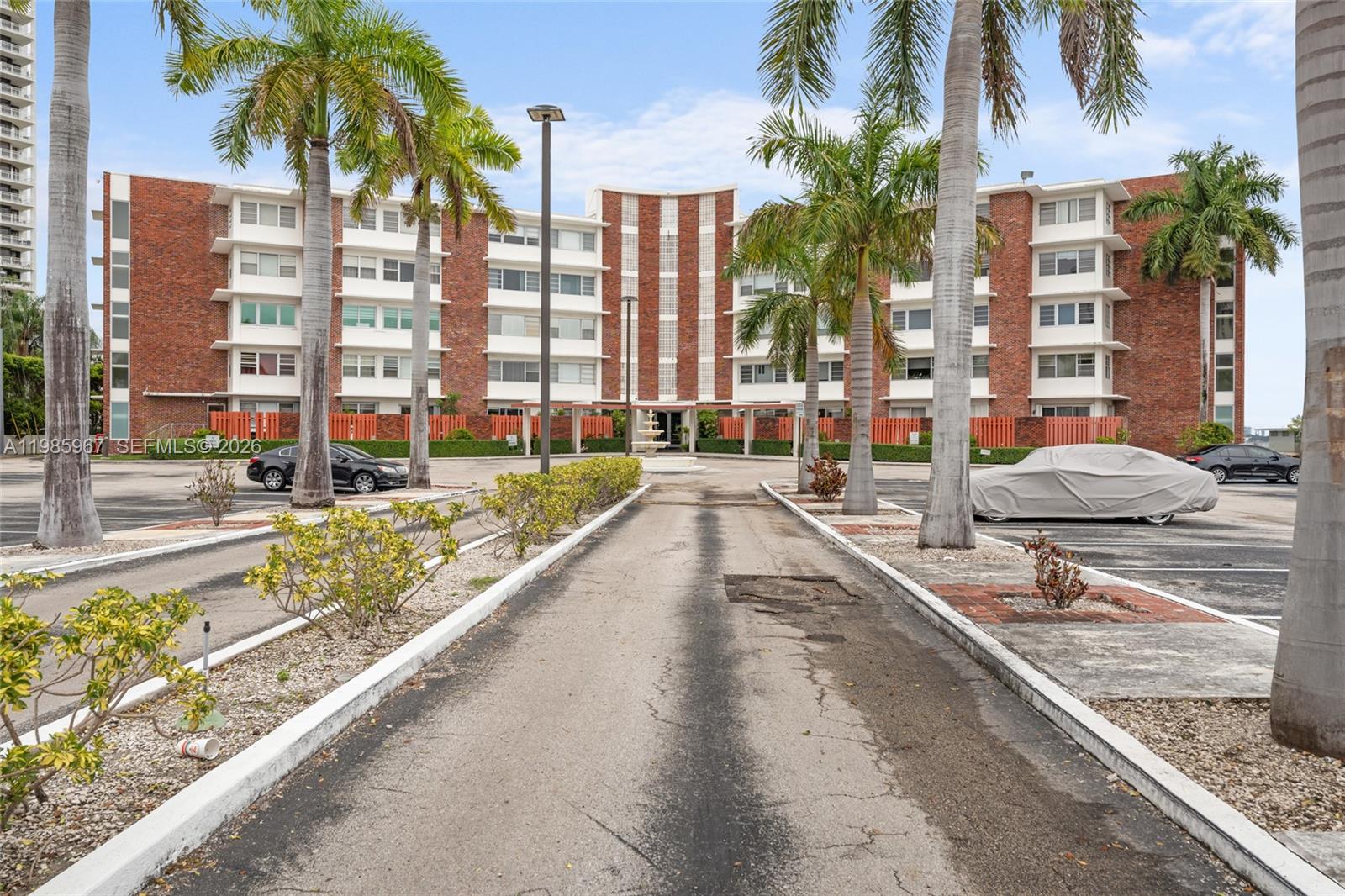 THE SHORES CONDO - Residential