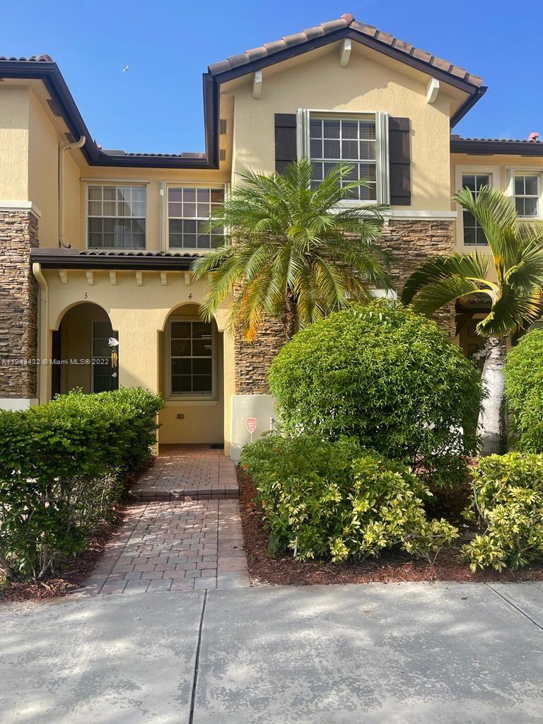BEAUTIFUL AND WELL MAINTAINED 3 BEDS AND 2 ½ BATHS TOWNHOUSE FOR RENT. LOCATED AT THE ISLES AT BAYSHORE. A QUIET AND FAMILY ORIENTED COMMUNITY. VERY BRIGHT UNIT. TILE ON FIRST FLOOR AND WOOD ON THE SECOND FLOOR. KITCHEN WITH GRANITE COUNTER TOP. THIS COMMUNITY IS CONVENIENTLY LOCATED CLOSE TO BISCAYNE NATIONAL PARK AND BLACK POINT PARK AND MARINA. COMMUNITY HAS A LOT OF AMENITIES SUCH AS, CLUB HOUSE, GYM, SWIMMING POOL, PARTY AREA AND PLAYGROUND.
FURNISHED OR UNFURNISHED RENTAL.