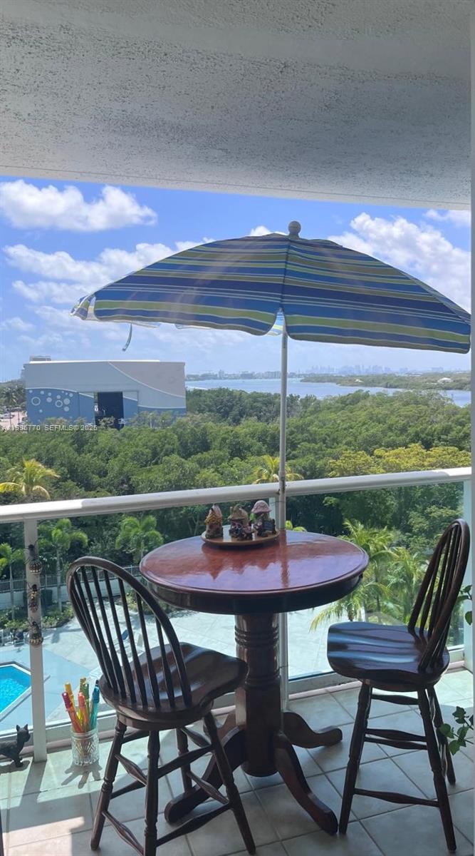 Located in the heart of Sunny Isles, this spectacular and spacious 2-bedroom, 2-bath unit features a walk-in closet, new appliances and unbeatable views of South Miami, Downtown, the Intracoastal, and the ocean. Enjoy building amenities like a heated pool, children’s play area, gym, bike storage, and more.