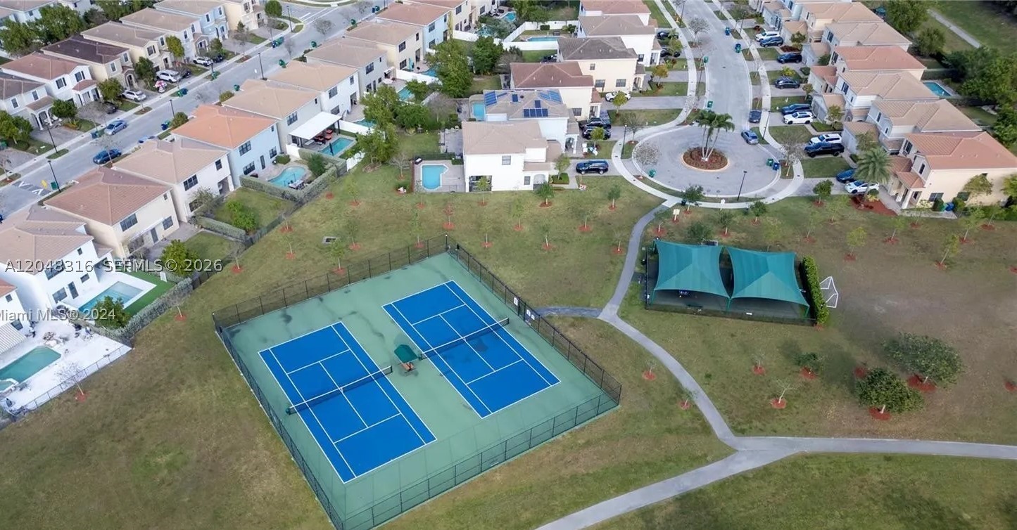 CHAMPION LAKES - Residential