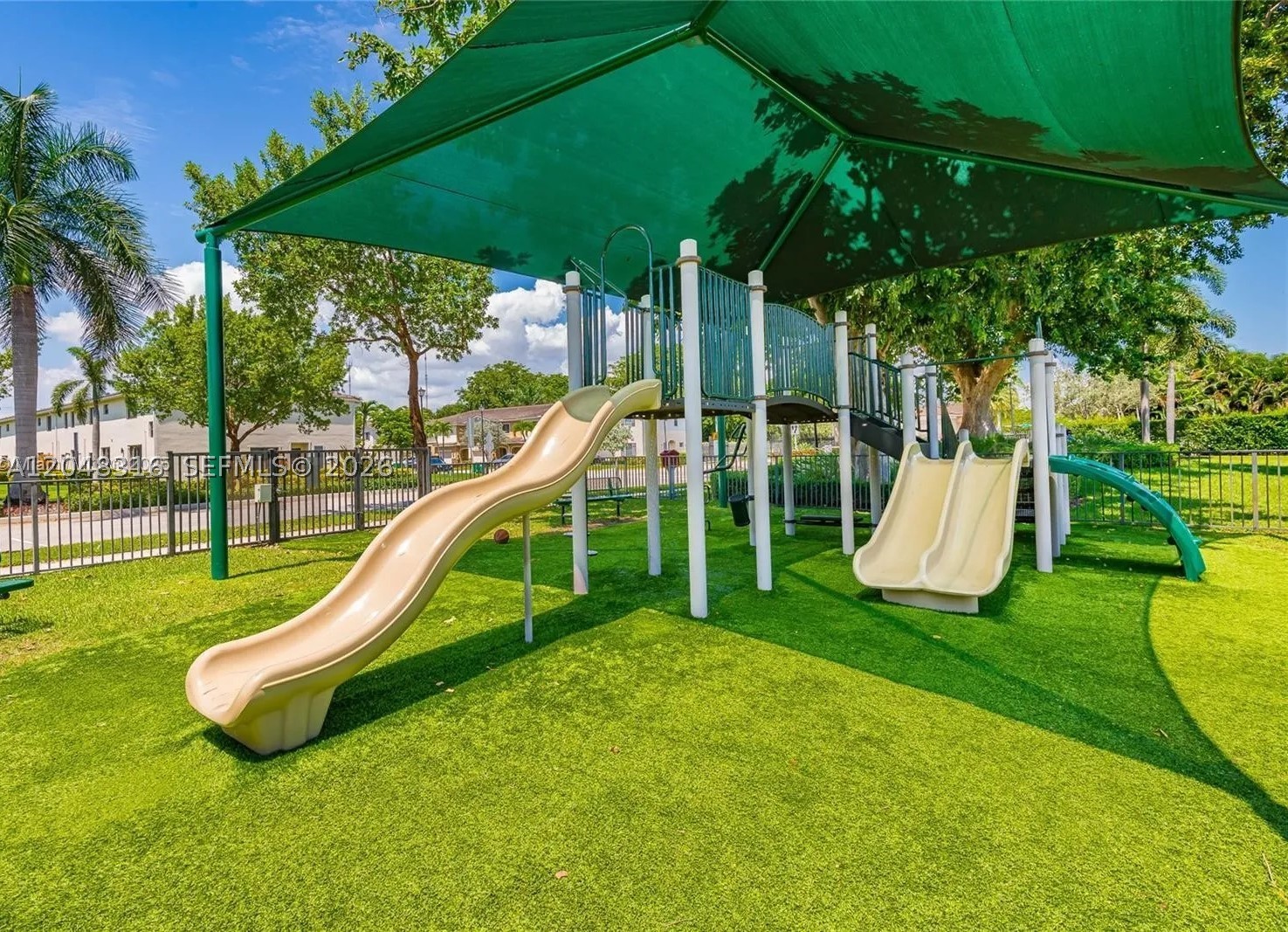 CHAMPION LAKES - Residential