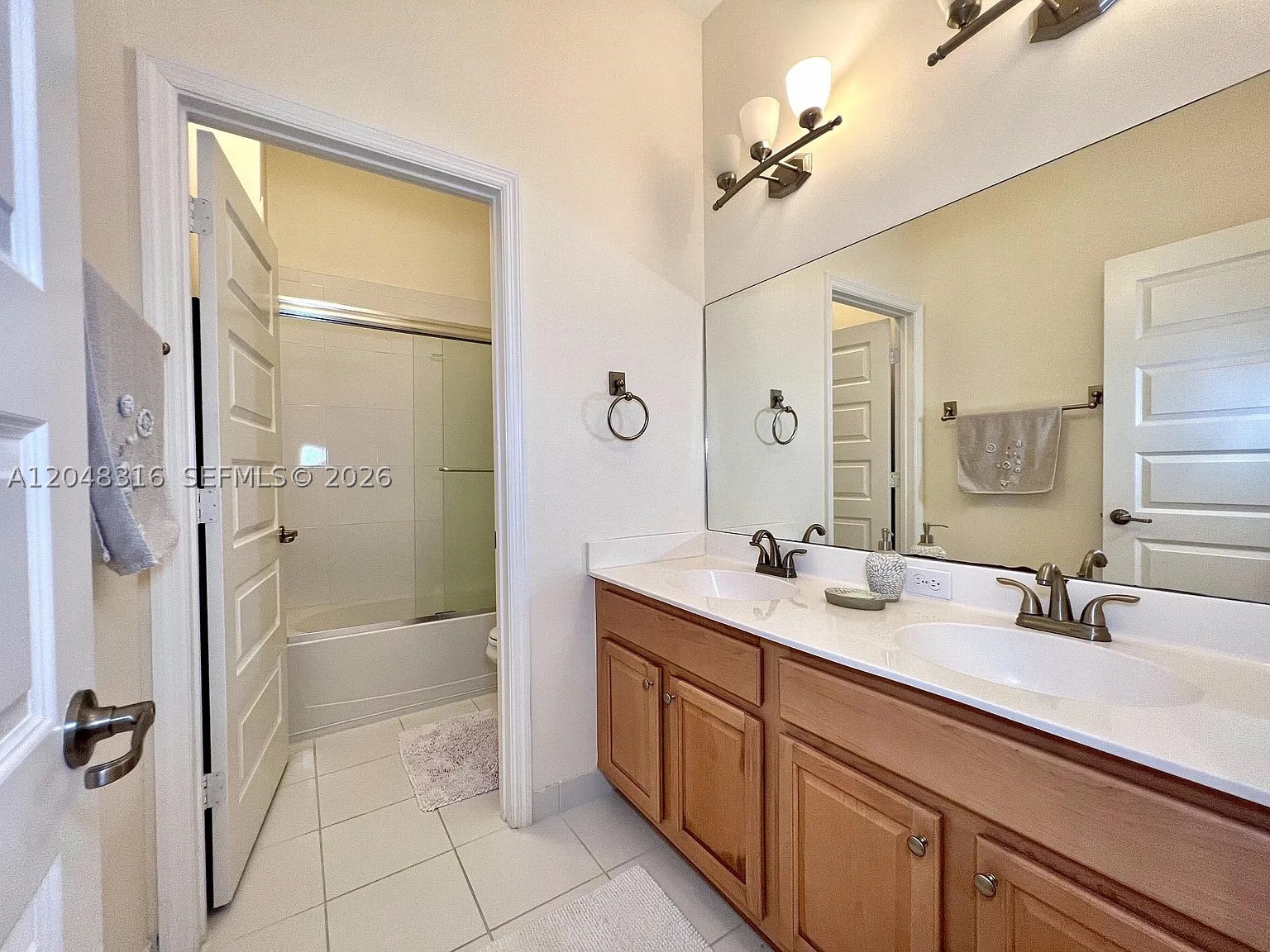 CHAMPION LAKES - Residential