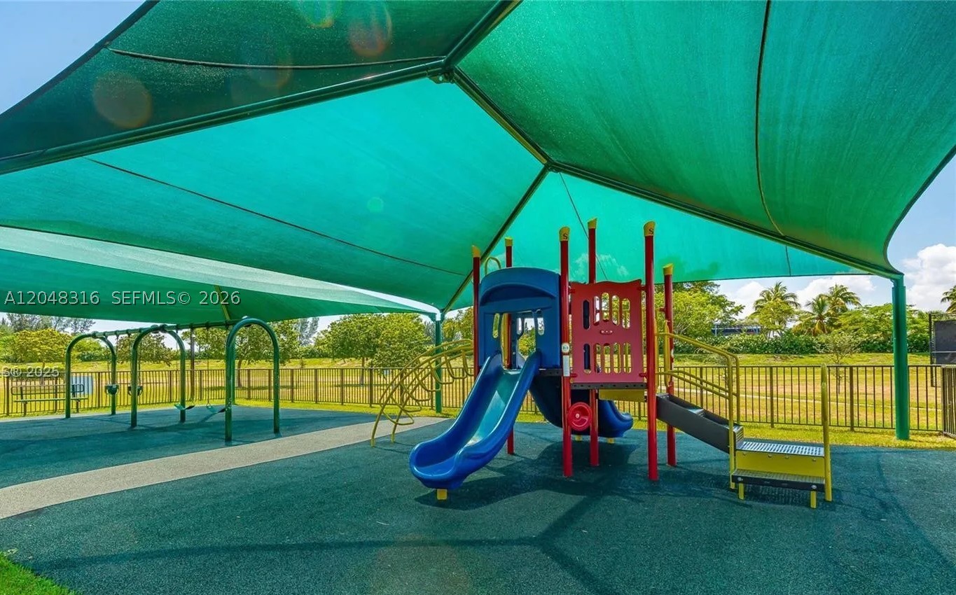 CHAMPION LAKES - Residential