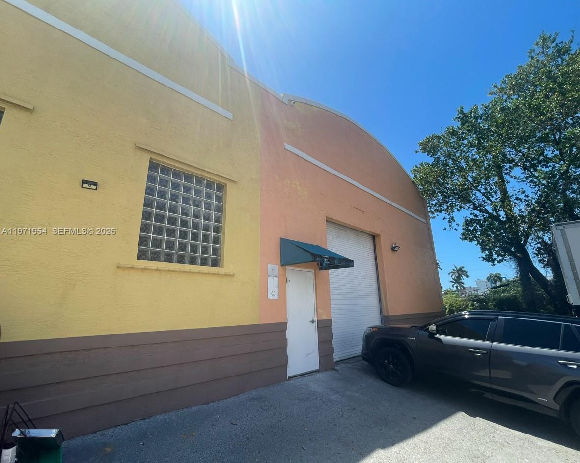 WEAR HOUSE OF ~ 4,400 SF ~ 20' CEILING HEIGHT. 2 roll up doors