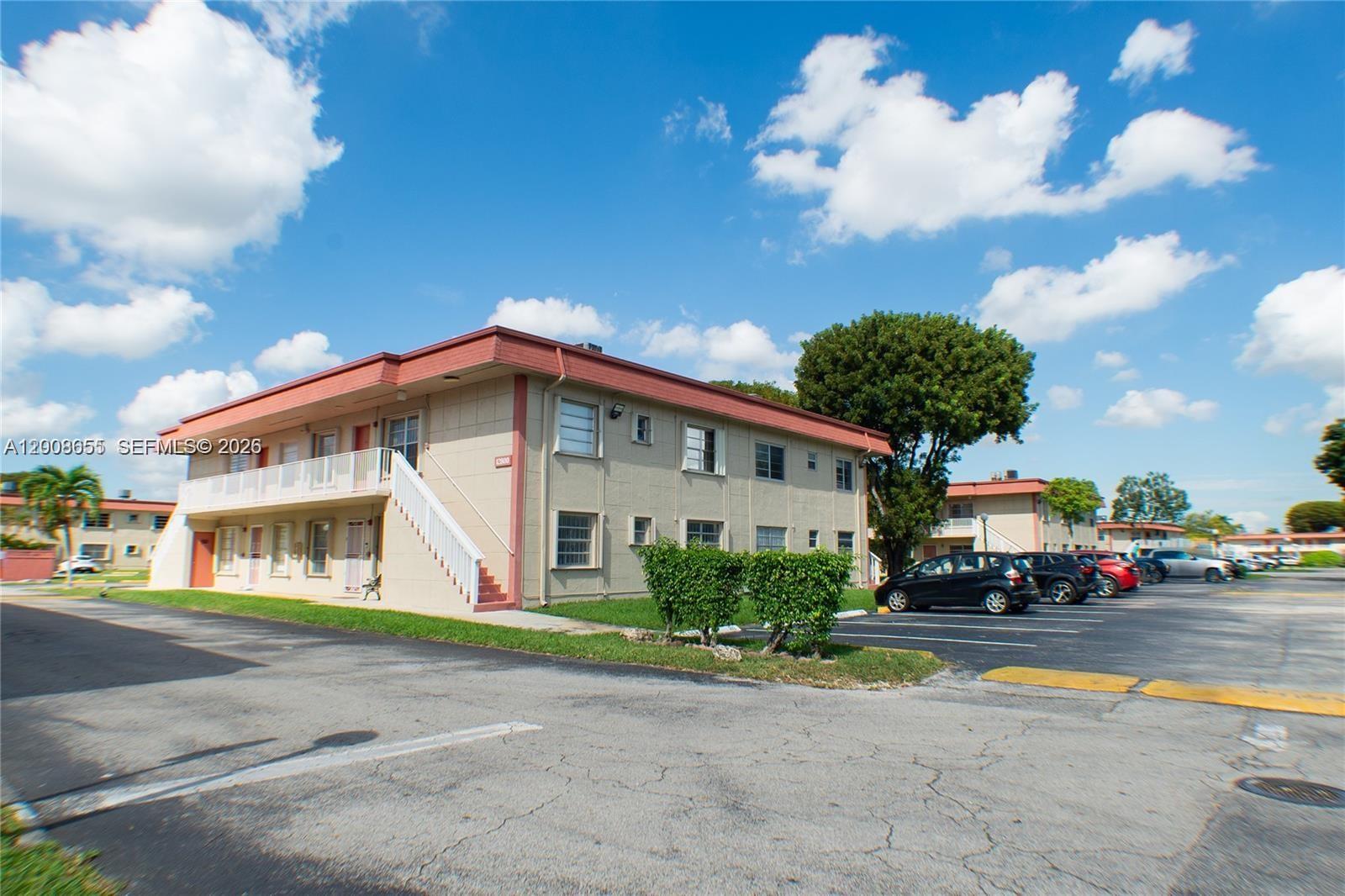 ROYALE GREEN CONDO 11 - Residential