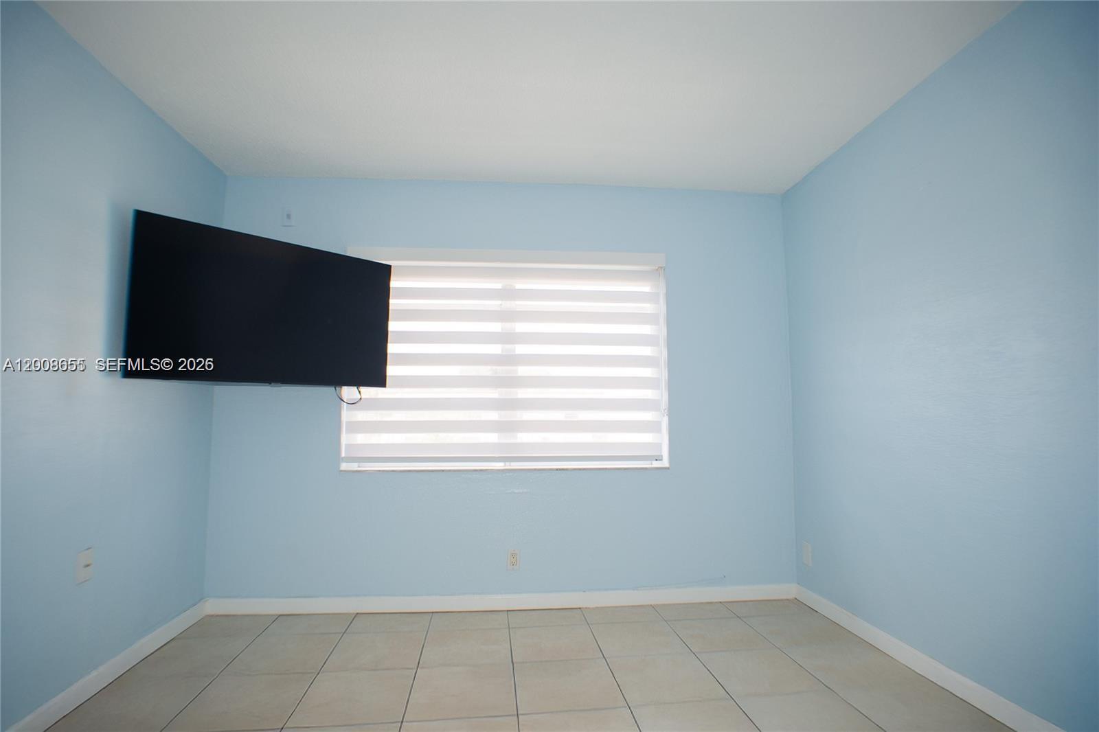 ROYALE GREEN CONDO 11 - Residential