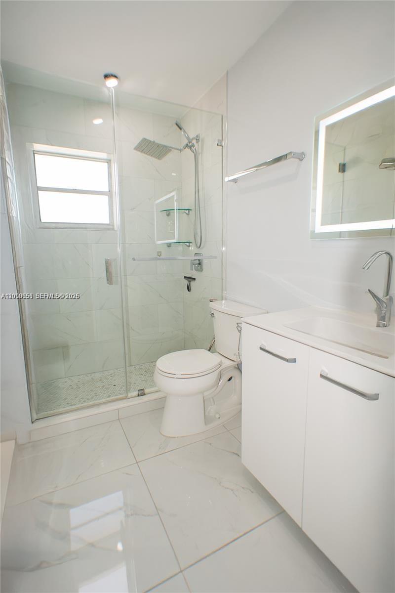 ROYALE GREEN CONDO 11 - Residential