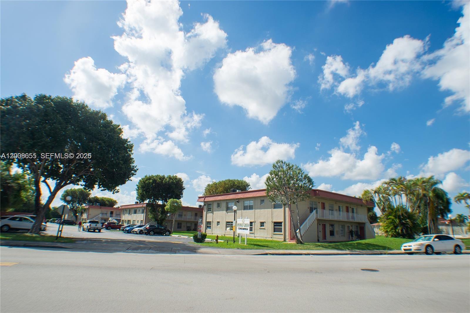 ROYALE GREEN CONDO 11 - Residential