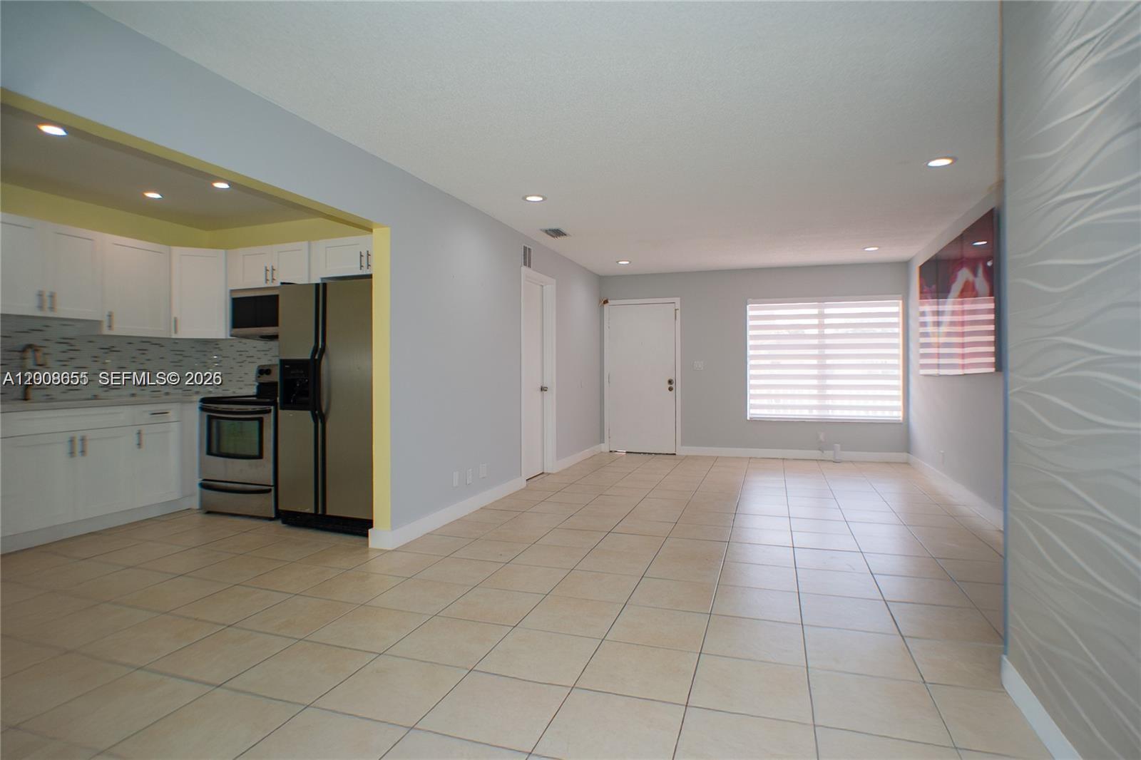 ROYALE GREEN CONDO 11 - Residential
