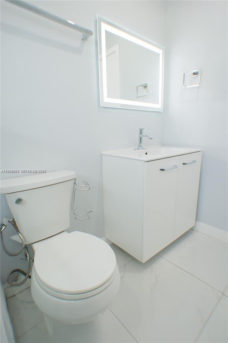 ROYALE GREEN CONDO 11 - Residential