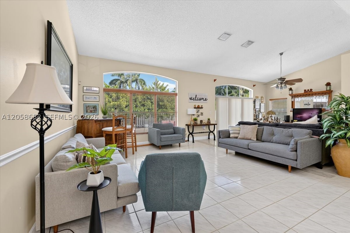 REPLAT OF COUNTRY LAKES - Residential
