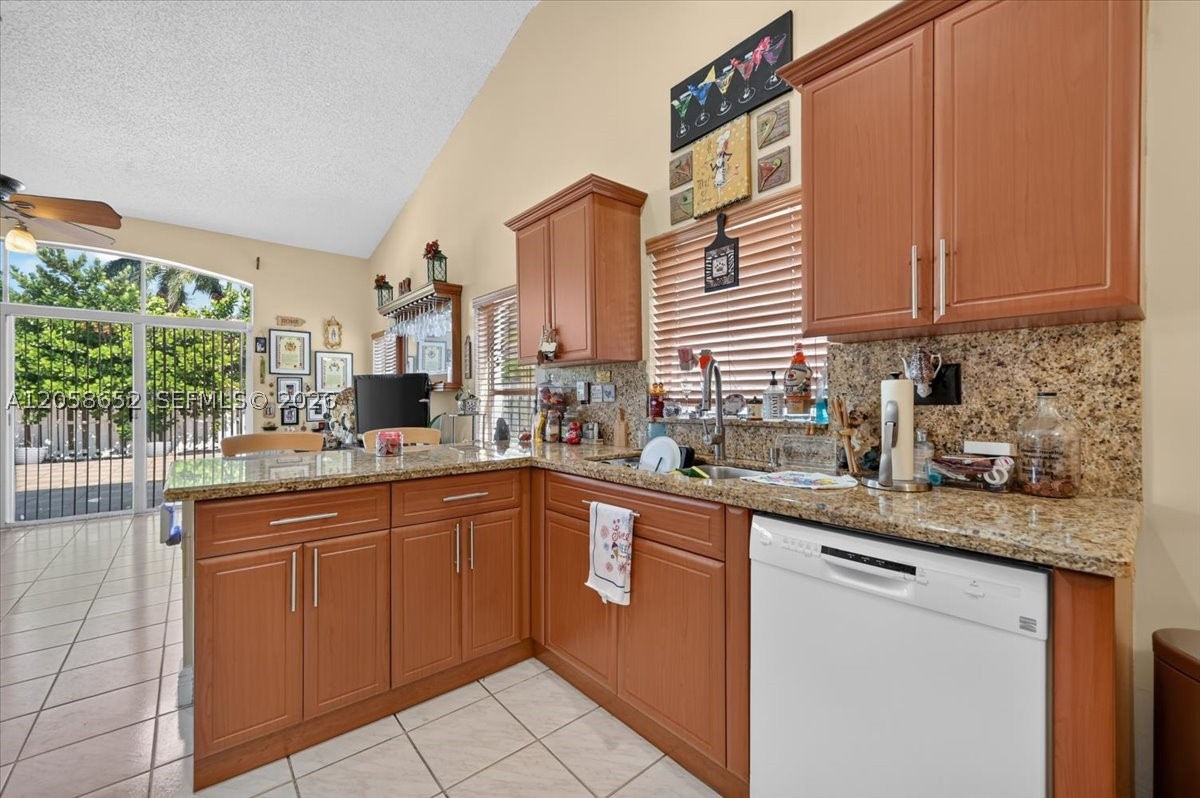 REPLAT OF COUNTRY LAKES - Residential