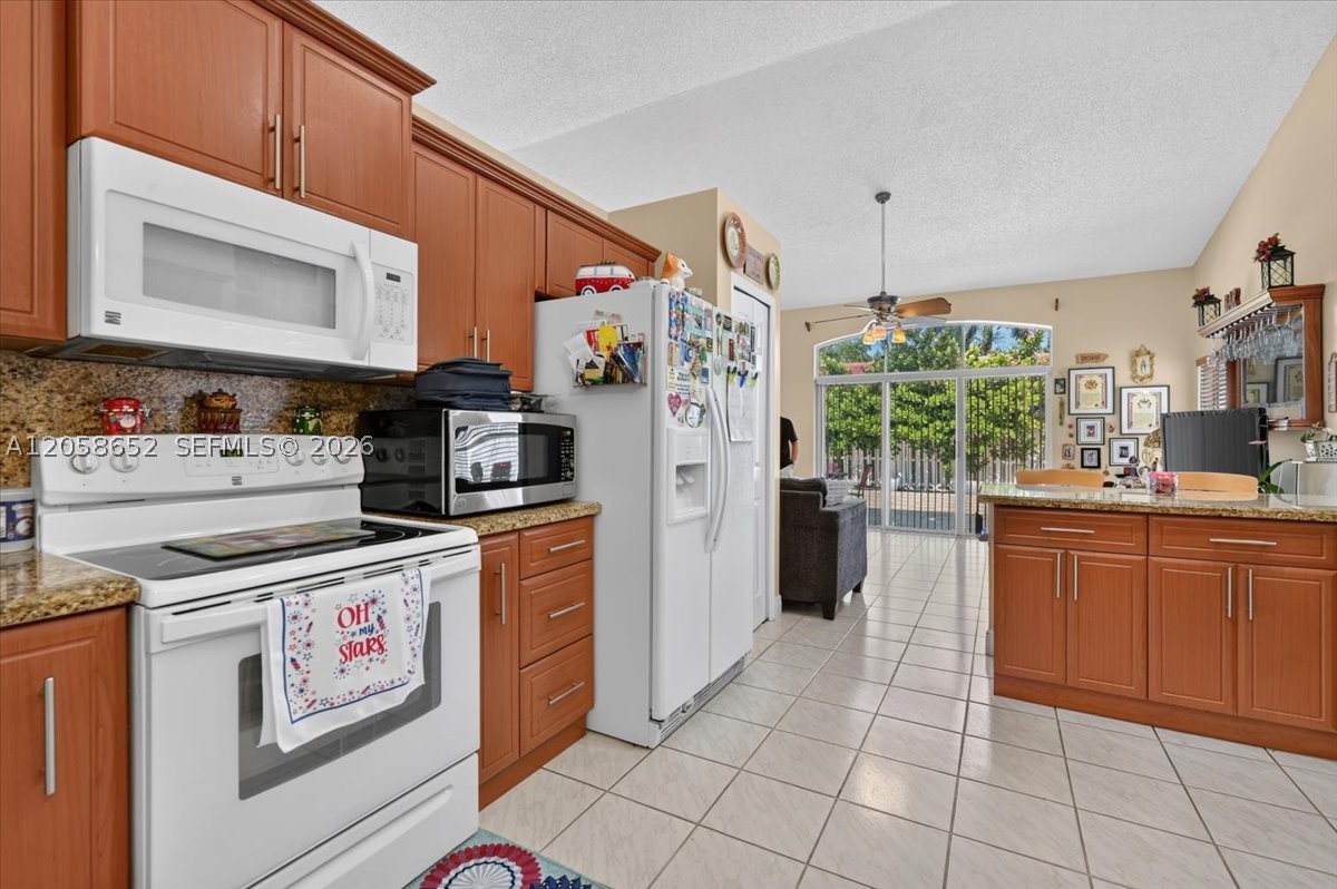 REPLAT OF COUNTRY LAKES - Residential