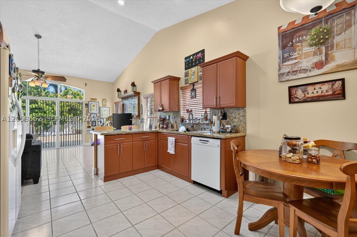 REPLAT OF COUNTRY LAKES - Residential