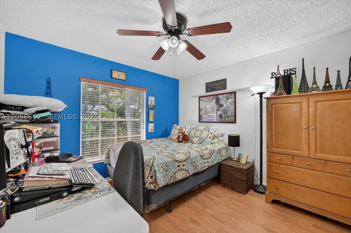 REPLAT OF COUNTRY LAKES - Residential