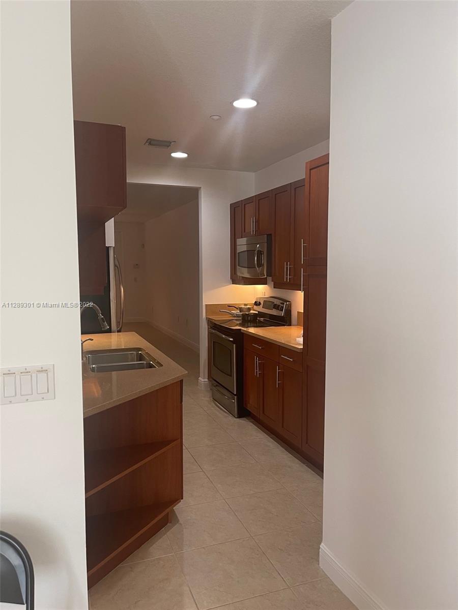 VILLAGE AT SAILBOAT BEND - Residential Lease