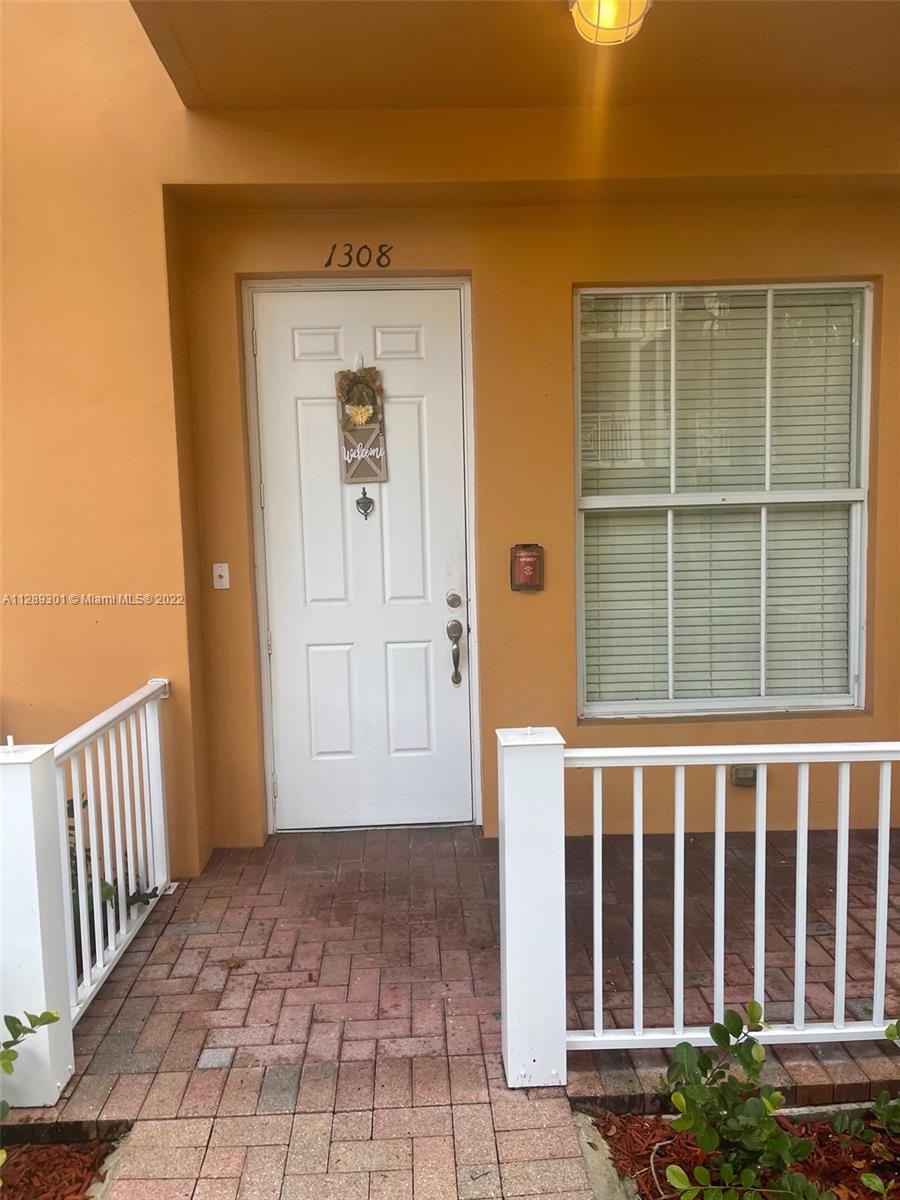 Beautiful 1 BR in sought after Village at Sailboat Bend, downtown Fort Lauderdale. This town home features first floor entryVery well maintained unit! Beautiful granite counter tops, stainless steel appliances and an open floor plan. Washer and dryer in unit. HOA approval required. Incredible location is unbeatable, short walk to downtown Fort Lauderdale, River Walk, Las Olas. Beach is about 15 minutes and less then 10 mins to Grocery store. Easy Commute to 95/595. Move in quickly.